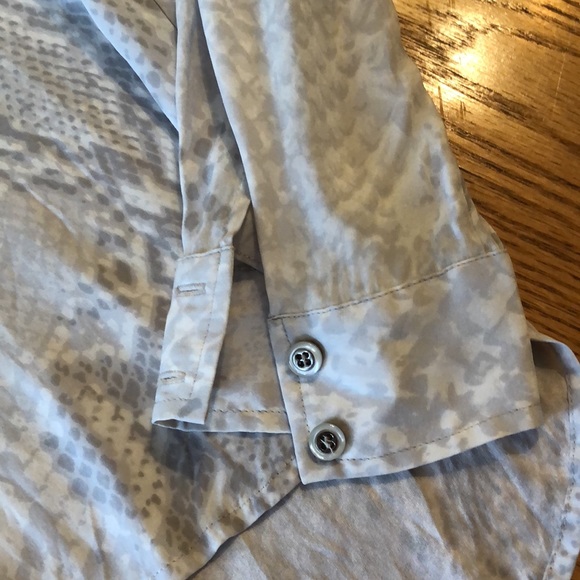 Cache silk 1/4 button down long sleeve blouse. Size large. - Picture 5 of 9